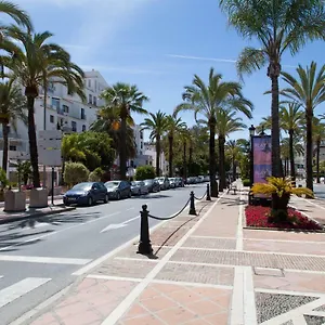  Apartamento Puerto Banus. Urb Jardines Del Puerto. For Up To 6