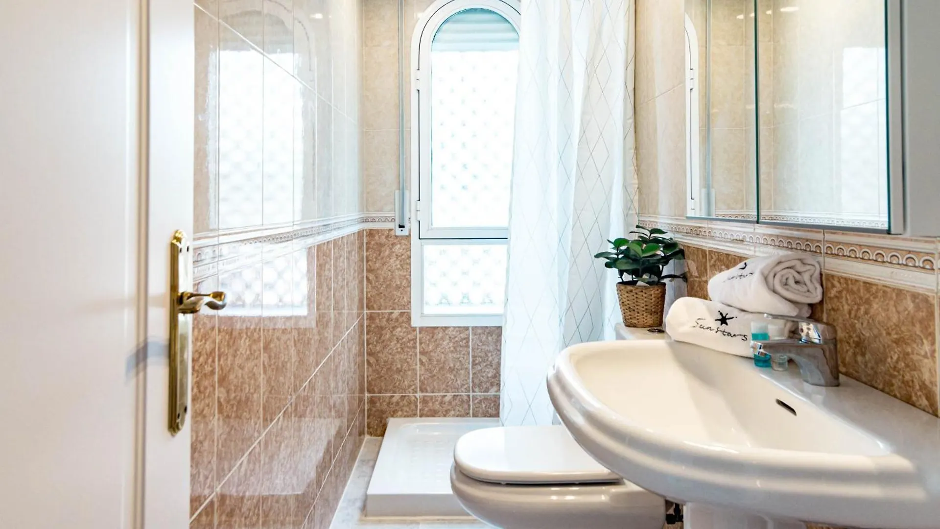 Contemporary Apartment Near Puerto Banus 마르베야 스페인
