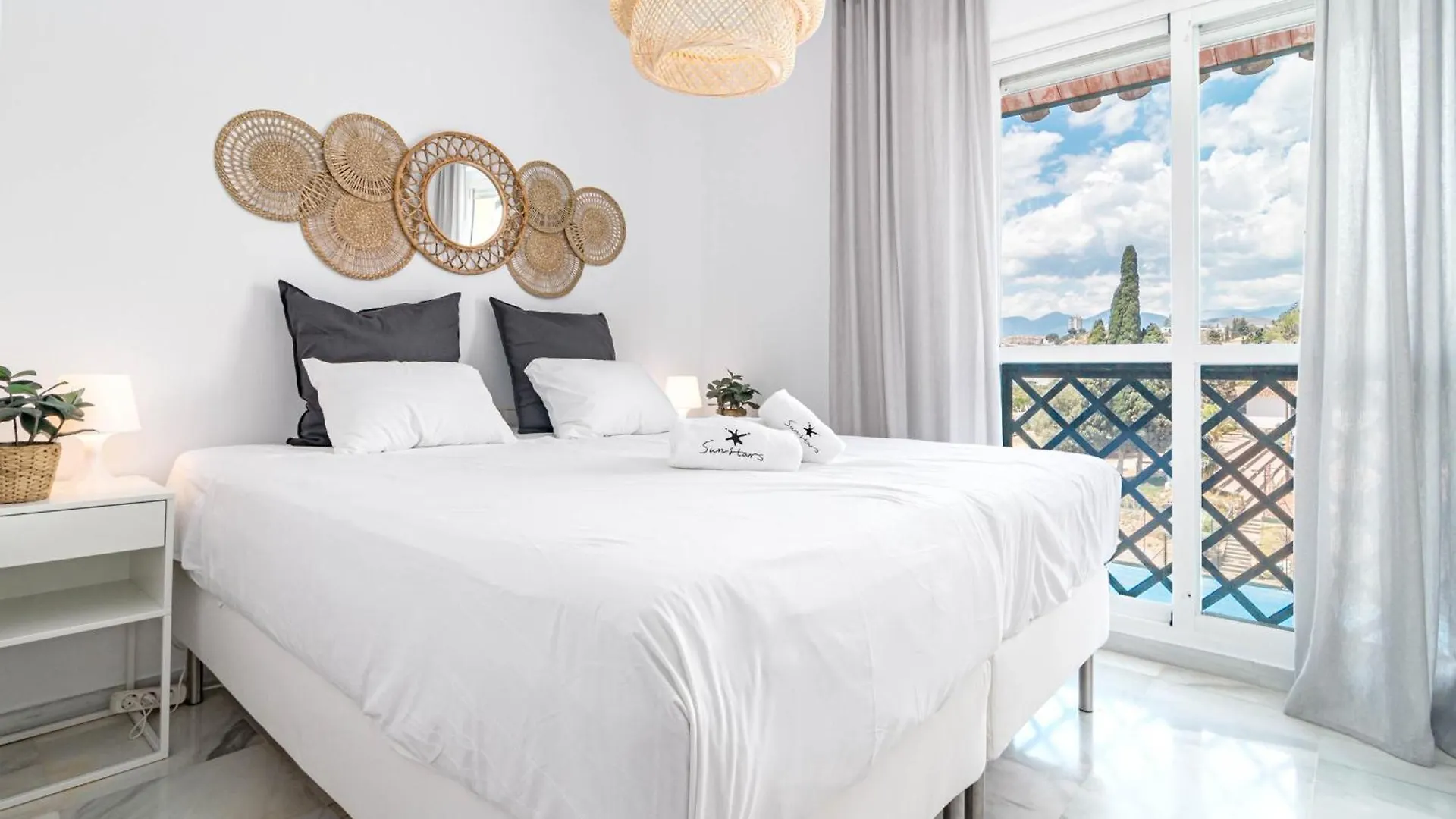 Contemporary Apartment Near Puerto Banus Marbella Spagna