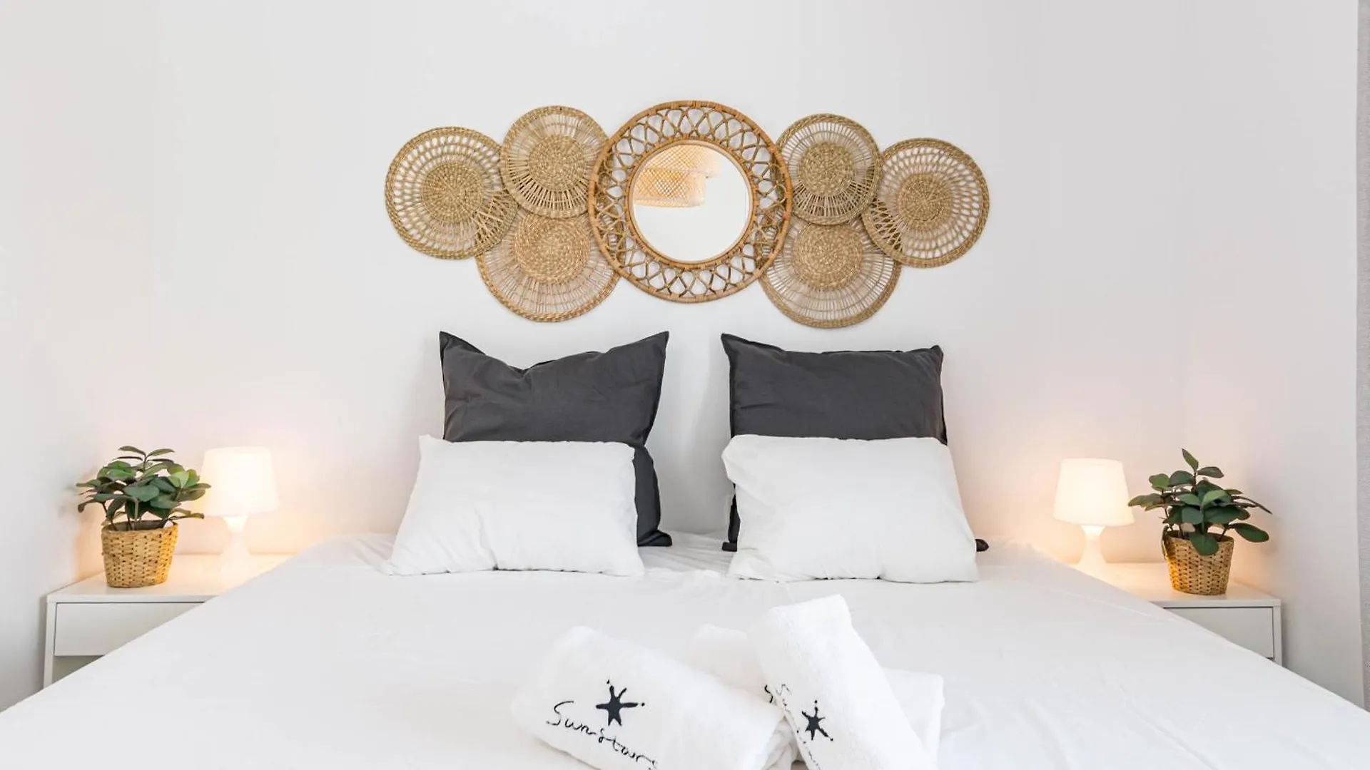 Contemporary Apartment Near Puerto Banus 마르베야