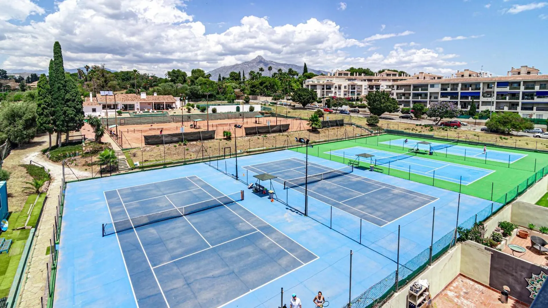 Contemporary Apartment Near Puerto Banus Marbella