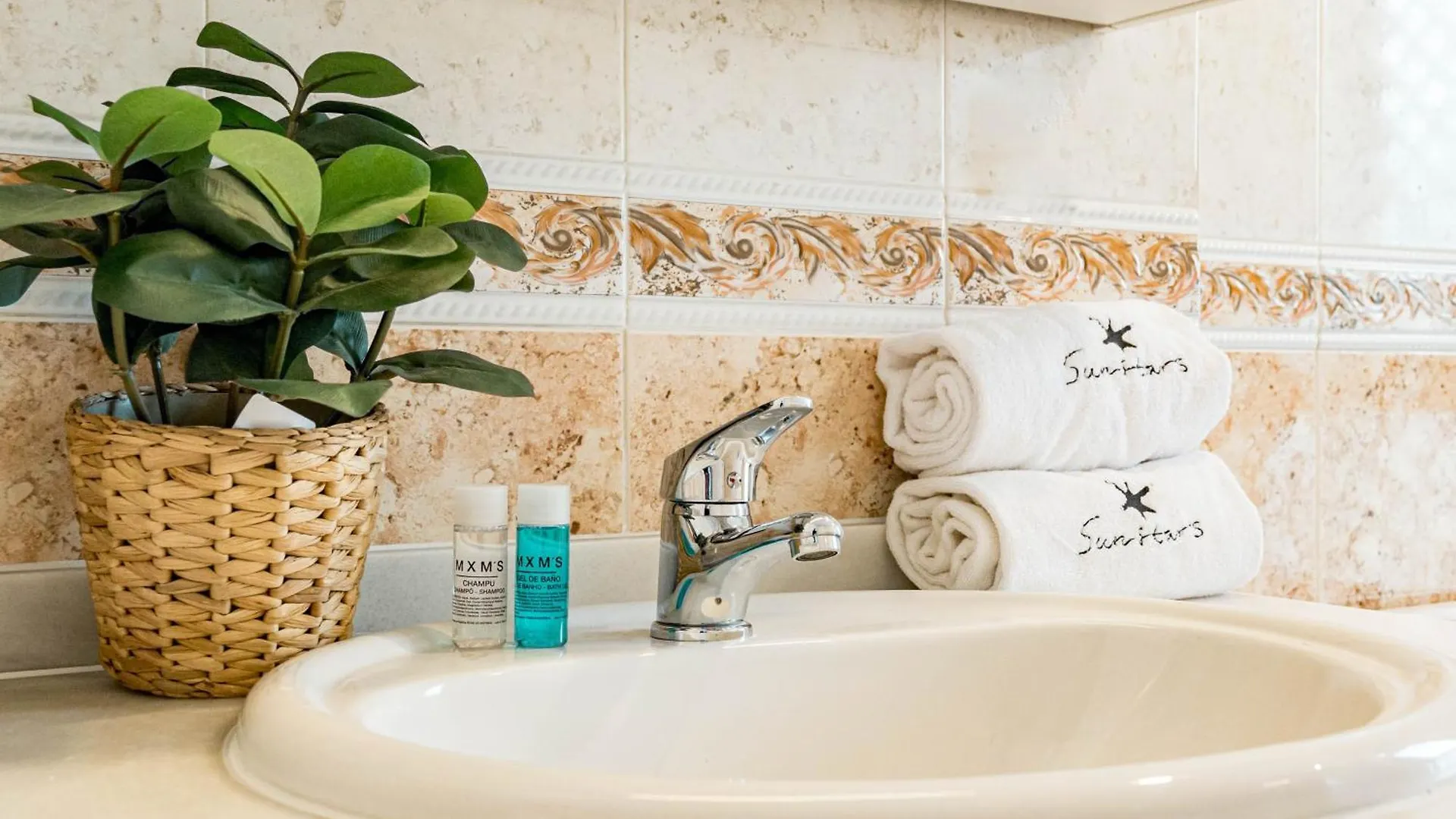 Contemporary Apartment Near Puerto Banus Marbella