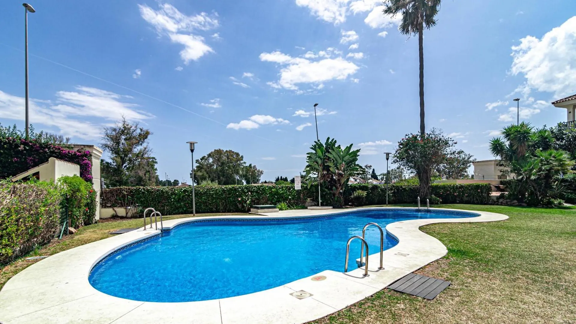 Contemporary Apartment Near Puerto Banus Marbella